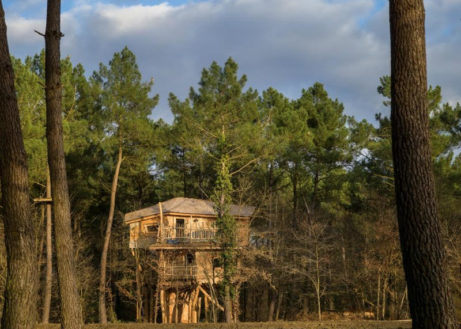 Avontuurlijke vakantie in dit boomhuis in Frankrijk